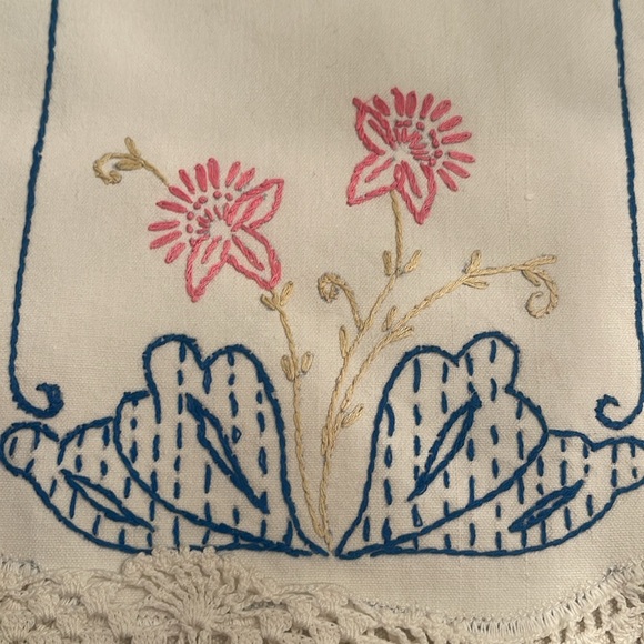 Vintage Linen, Set of 3/ Embroidered/ Handmade - Picture 2 of 8